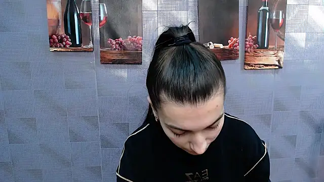 KarolinaRosse  online show from 24, 1, 2025