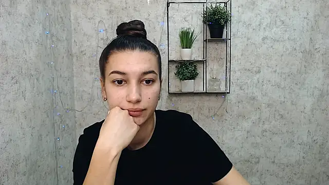 KarolinaRosse  online show from 15, 2, 2025