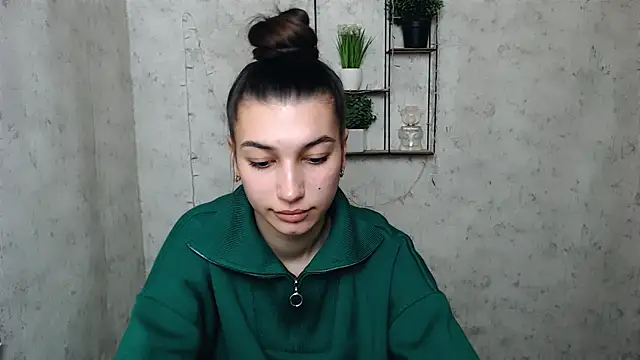 KarolinaRosse  online show from 8, 3, 2025