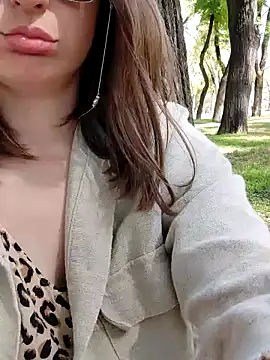 Snapshot of M1lfa chatting on 10, 12, 2024 M1lfa online show from 10, 12, 2024