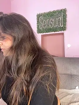 Snapshot of PoliBenett_ chatting on 6, 1, 2025 PoliBenett  online show from 6, 1, 2025