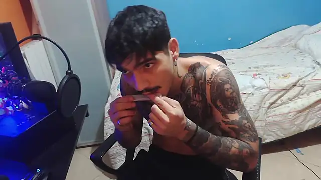 Badboyi1997 online show from 12, 10, 2025