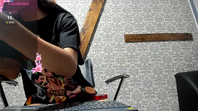 Mia scarlet69 online show from 30, 1, 2025