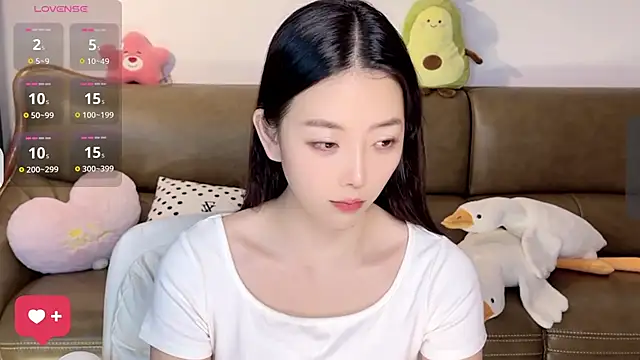 Yilin1999 online show from 6, 3, 2025