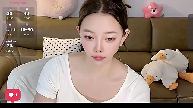 Snapshot of Yilin1999 chatting on 21, 7, 2026 Yilin1999 online show from 21, 7, 2026