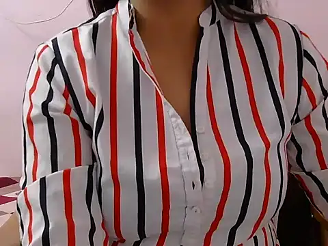 Snapshot of diva-22 chatting on 7, 2, 2025 diva-22 online show from 7, 2, 2025