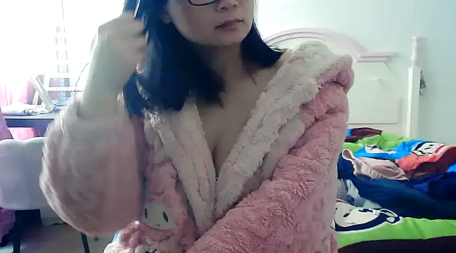Snapshot of CN-Xiaoxi chatting on 4, 3, 2025 CN-Xiaoxi online show from 4, 3, 2025