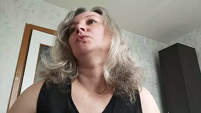 Snapshot of EdithManning chatting on 12, 5, 2026 EdithManning online show from 12, 5, 2026