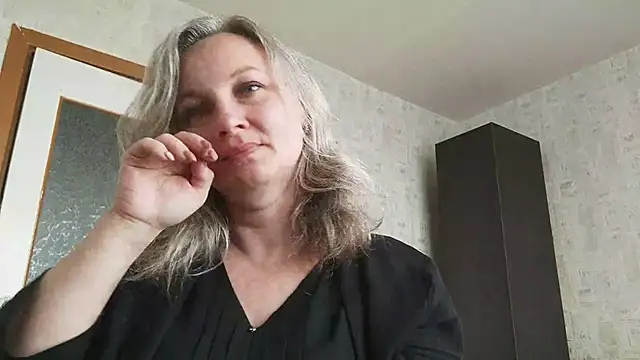Snapshot of EdithManning chatting on 17, 5, 2026 EdithManning online show from 17, 5, 2026