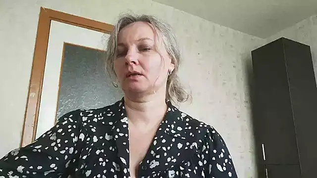Snapshot of EdithManning chatting on 19, 5, 2026 EdithManning online show from 19, 5, 2026