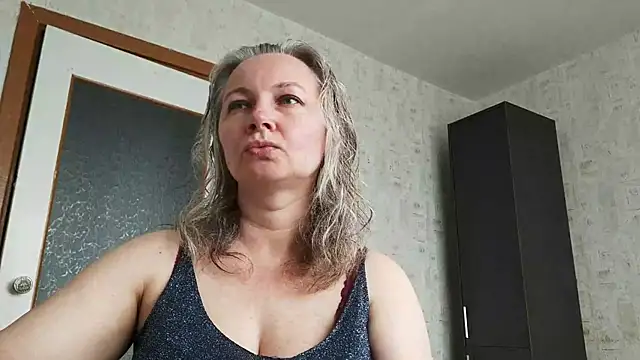 Snapshot of EdithManning chatting on 12, 6, 2026 EdithManning online show from 12, 6, 2026