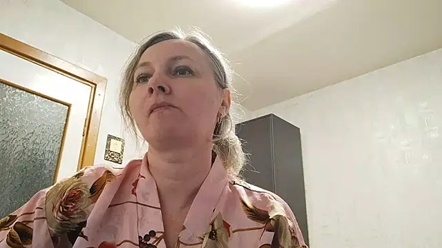 Snapshot of EdithManning chatting on 15, 6, 2026 EdithManning online show from 15, 6, 2026
