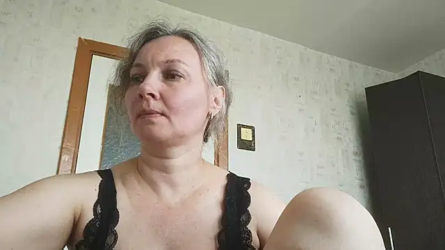 Snapshot of EdithManning chatting on 25, 6, 2026 EdithManning online show from 25, 6, 2026