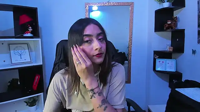 Miaa Thopmson online show from 28, 10, 2025