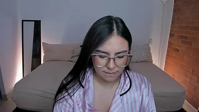 charlotte blass online show from 24, 1, 2025