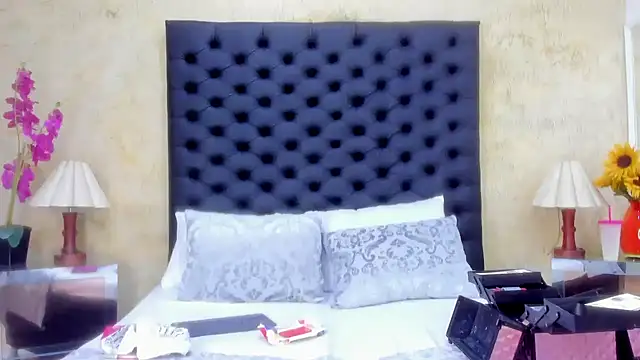 NahomiWhitel online show from 19, 2, 2026