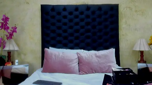 NahomiWhitel online show from 24, 2, 2026