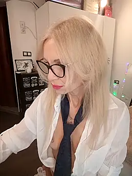 Mila Lovi online show from 13, 2, 2026