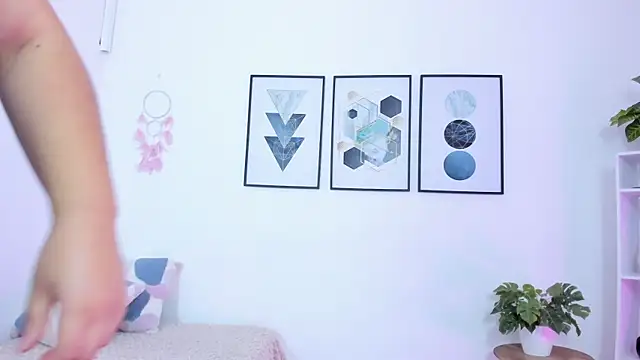 Abriil7 online show from 19, 2, 2025