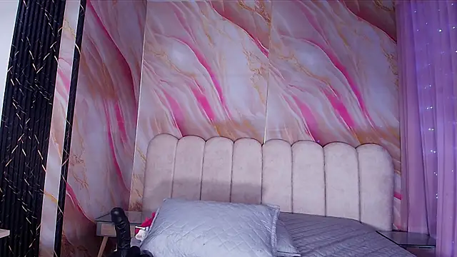 mia stanfort online show from 13, 4, 2026