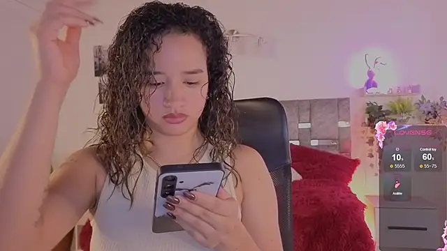 Snapshot of emilyrouxe chatting on 30, 5, 2026 emilyrouxe online show from 30, 5, 2026