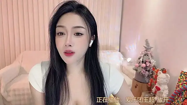 Snapshot of K-moumou chatting on 4, 1, 2025 K-moumou online show from 4, 1, 2025