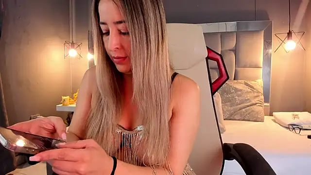 Snapshot of AliceSteel12 chatting on 6, 12, 2024 AliceSteel12 online show from 6, 12, 2024