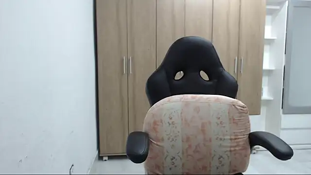 RoxanaLove9 online show from 8, 11, 2025