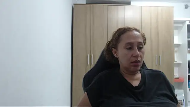 Snapshot of RoxanaLove9 chatting on 29, 3, 2026 RoxanaLove9 online show from 29, 3, 2026