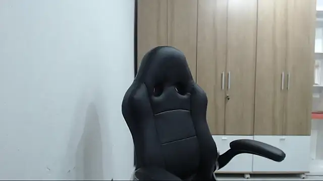 Snapshot of RoxanaLove9 chatting on 31, 3, 2026 RoxanaLove9 online show from 31, 3, 2026