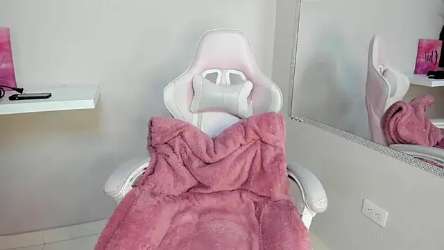 Snapshot of Annie9_ chatting on 9, 2, 2025 Annie9 online show from 9, 2, 2025