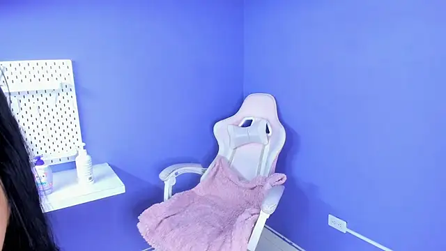 Snapshot of Annie9_ chatting on 4, 10, 2025 Annie9 online show from 4, 10, 2025