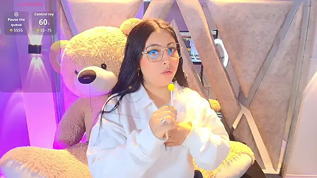 Snapshot of Annie9_ chatting on 8, 11, 2025 Annie9 online show from 8, 11, 2025