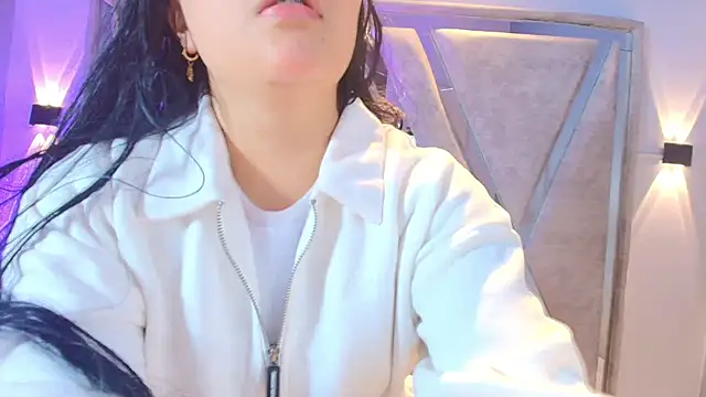 Snapshot of Annie9_ chatting on 9, 11, 2025 Annie9 online show from 9, 11, 2025