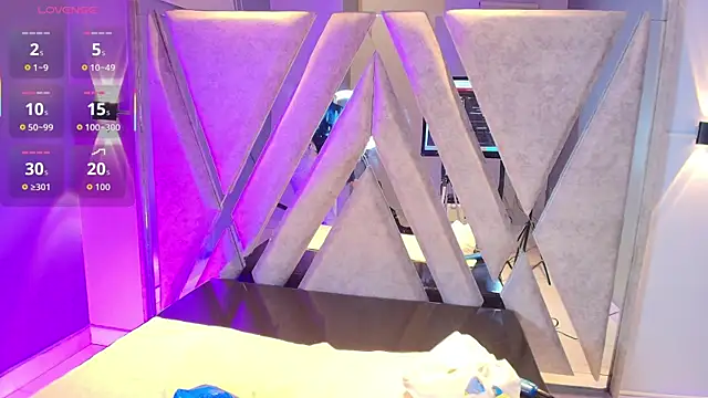 Snapshot of Annie9_ chatting on 17, 11, 2025 Annie9 online show from 17, 11, 2025