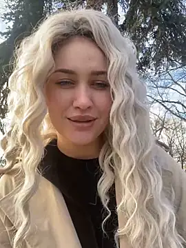 KikiWatson online show from 7, 1, 2025