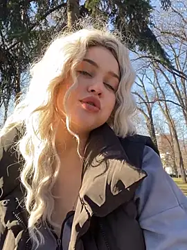 KikiWatson online show from 10, 1, 2025