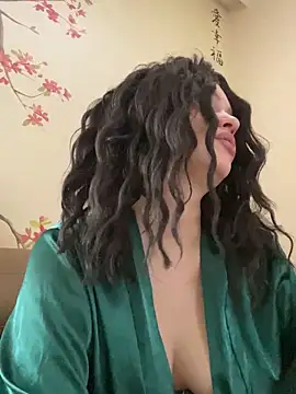 KikiWatson online show from 16, 2, 2025