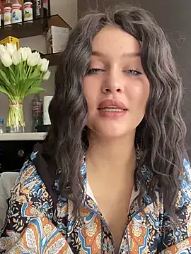 KikiWatson online show from 17, 2, 2025