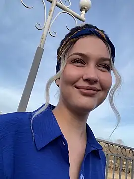 KikiWatson online show from 16, 3, 2025