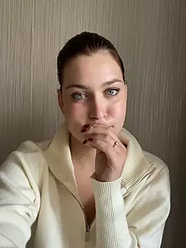 KikiWatson online show from 4, 10, 2025