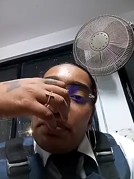 Snapshot of Cinnamon-Skin chatting on 4, 12, 2024 Cinnamon-Skin online show from 4, 12, 2024