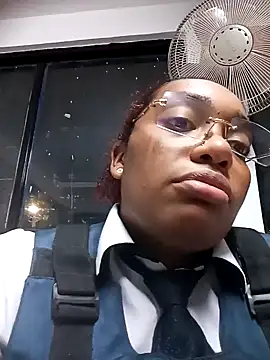 Snapshot of Cinnamon-Skin chatting on 6, 12, 2024 Cinnamon-Skin online show from 6, 12, 2024