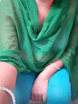 Snapshot of sneha_telugu_girl chatting on 18, 3, 2025 sneha telugu girl online show from 18, 3, 2025