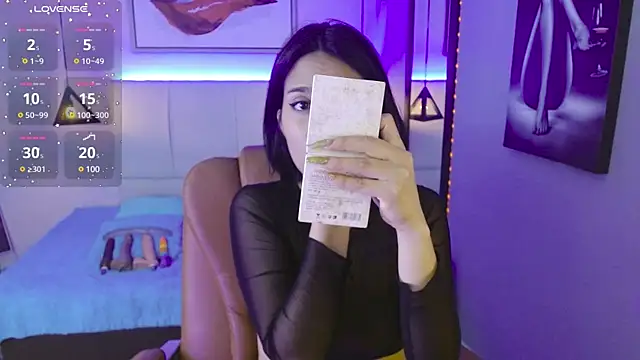 AlessiaVal  online show from 25, 1, 2025