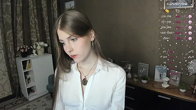 Snapshot of DarleneHatt chatting on 11, 1, 2025 DarleneHatt online show from 11, 1, 2025