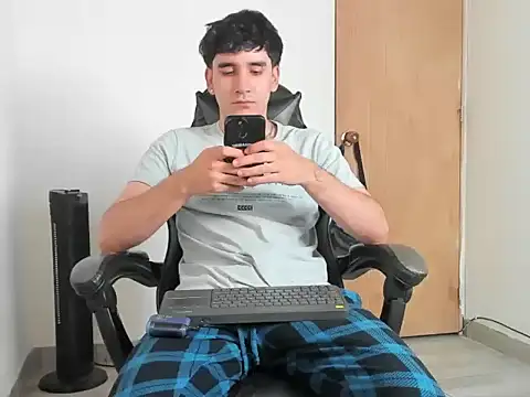 Snapshot of leo030809 chatting on 7, 5, 2026 leo030809 online show from 7, 5, 2026