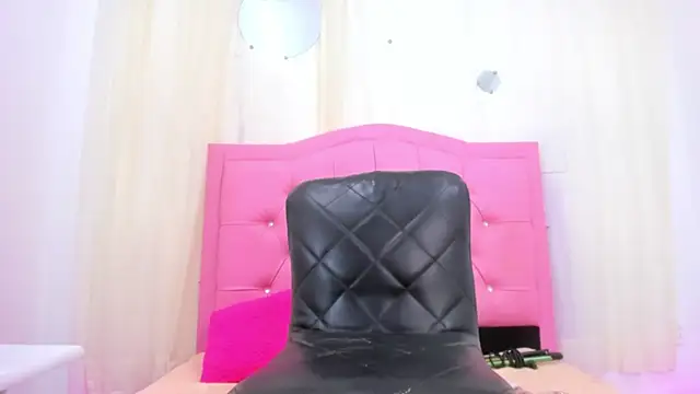 Snapshot of Michellcockxxx chatting on 29, 6, 2026 Michellcockxxx online show from 29, 6, 2026