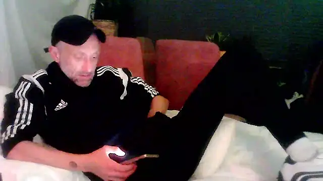 Snapshot of unclestefansdick chatting on 25, 9, 2025 unclestefansdick online show from 25, 9, 2025