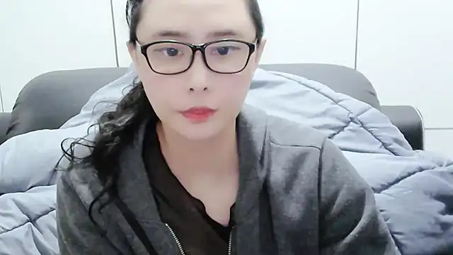 Snapshot of yourz_tw chatting on 7, 3, 2025 yourz tw online show from 7, 3, 2025